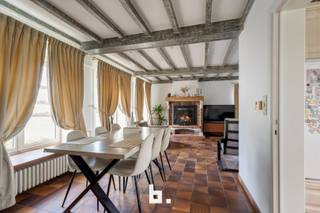 Op deze uiterst rustige ligging te Torhout vinden we deze charmante woning met prachtige vergezichten.🔹 GelijkvloersOp het gelijkvloers komen we...