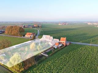 In de Bikschotestraat 36 te Langemark vinden we dit betaalbaar renovatieproject met magnifieke vergezichten! Géén slappe constructie, maar een halfopen bebouwing met een zéér degelijke en kloeke structuur. De ideale basis om, mits renovatie, uw droomwoning te creëren! Het eigendom bestaat uit: Verdiep -1: KelderGelijkvloers: Ruime garage - Inkomhal - Ruime en lichtrijke leefruimte - Keuken - Technische ruimte - Gelijkvloerse slaapkamer - Badkamer voorzien van lavabo, douche en toilet - Veranda - Tuinkamer - Koterijen. Verdiep +1: Nachthal, 3 volwaardige slaapkamers en een bureau/dressing. Verdiep +2: Zolderruimte Buiten: Oprit - Terras - Leuke tuin met rondom mooie zichten. ALGEMEEN: - EPC: F-label - Renovatieverplichting! - 4 slaapkamers - Hoofddak werd reeds vernieuwd, waardoor deze asbestvrij is! - Mooie vergezichten! - Kloeke constructie, goeie basis!- Betaalbaar met vele mogelijkheden! Dit pand is onderworpen aan de renovatieverplichting van de Vlaamse overheid voor residentiële gebouwen (behoudens bij sloop binnen 5 jaar na de aankoop). Consulteer voor meer informatie de website van het Vlaams Energie- en Klimaatagentschap via https://www.vlaanderen.be/een-woning-kopen/renovatieverplichting-voor-residentiele-gebouwen