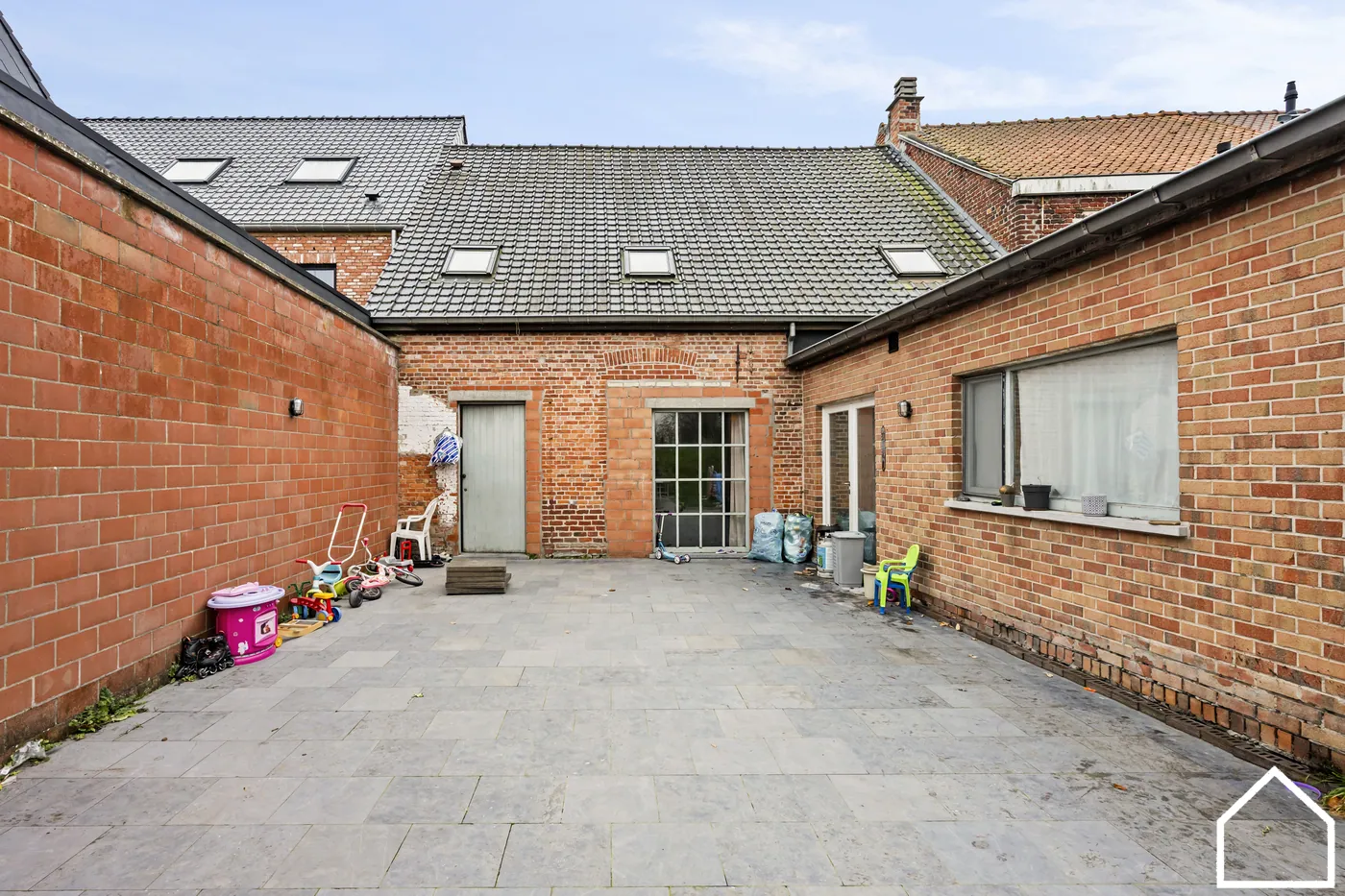APPARTEMENT MET 2 RUIME SLPKS, GUNSTIG EPC EN RUIME TUIN MET TERRAS - foto 3