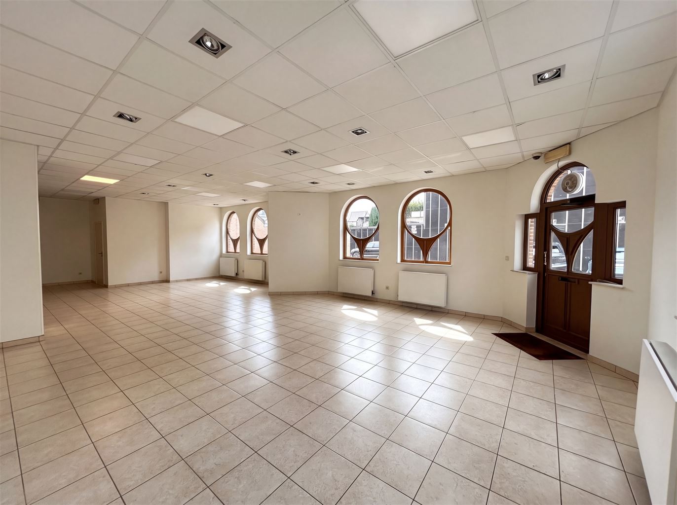 Commercial for rent in Maaseik