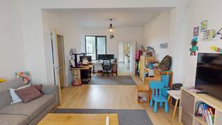 Bent u op zoek naar een instapklare woning met ruimte, comfort én een uitstekende ligging? Dan is deze stijlvol gerenoveerde halfopen bebouwing in...