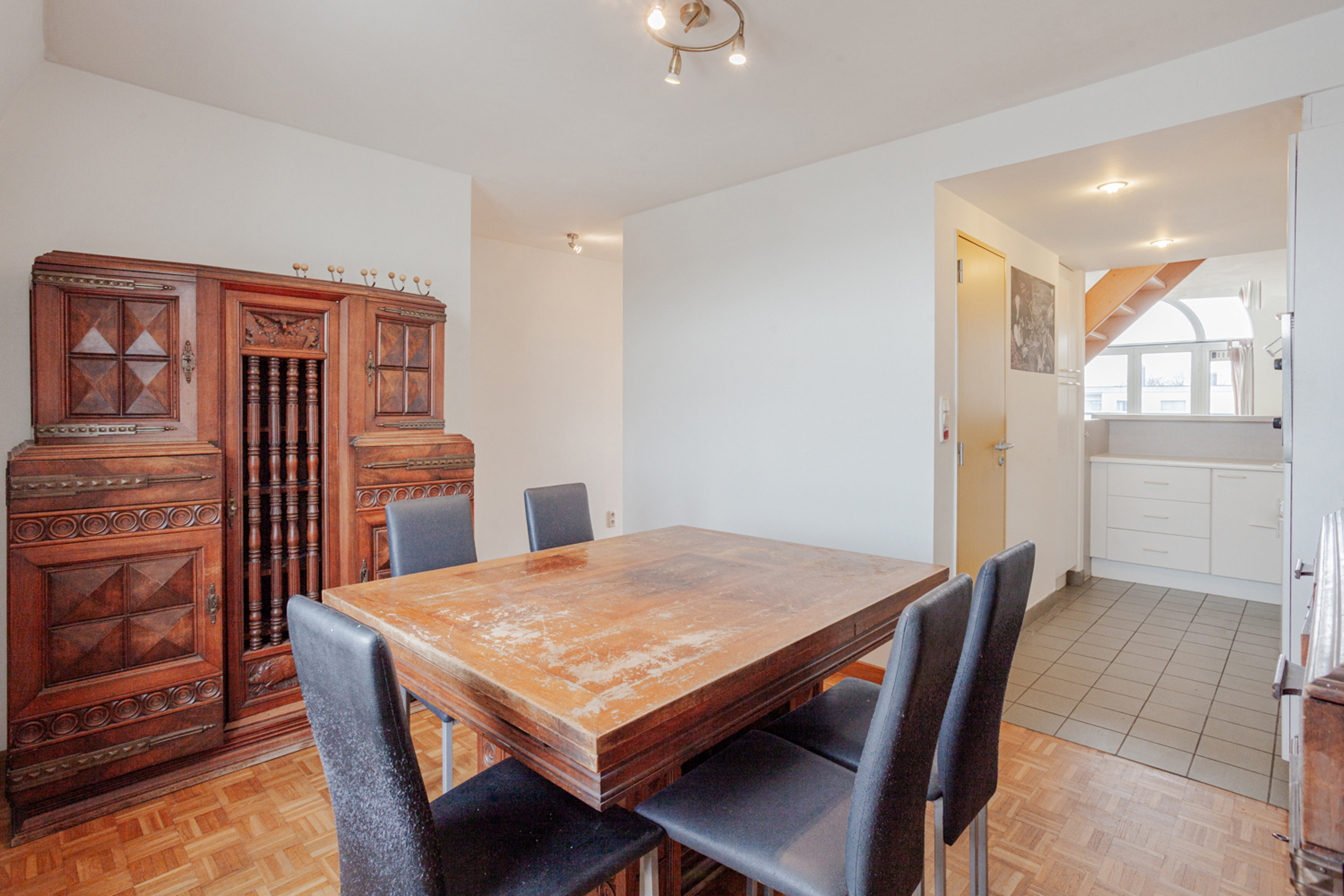 Aangename flat met 1 slaapkamer en bureau/dressing - foto 4