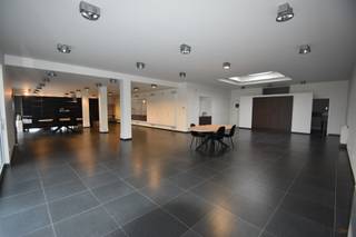 NIEUW BIJ ANIMOVASTGOED!!! Handelspand te Houthalen-Helchteren! Dit handelspand met uitstekende visibiliteit bevindt zich in Houthalen-Oost op de...