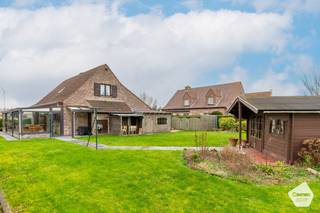 Deze rustig gelegen villa in Knokke-Heist combineert een charmante uitstraling met tal van mogelijkheden.De woning biedt een ruime en lichtrijke...