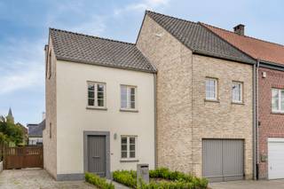 Lichtrijke gezinswoning met 4 slaapkamers en zonnige tuin te Boutersem!Deze ruime, instapklare woning met 4 slaapkamers is ideaal gelegen nabij de...