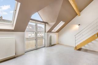 Op een uitstekende locatie in het centrum van Mechelen bevindt zich dit instapklaar appartement met 2 slaapkamers. U bevindt zich hier...