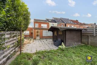  Deze ruime halfopen bebouwing in Kontich vormt de ideale kans voor gezinnen of investeerders die op zoek zijn naar een woning met veel potentieel...