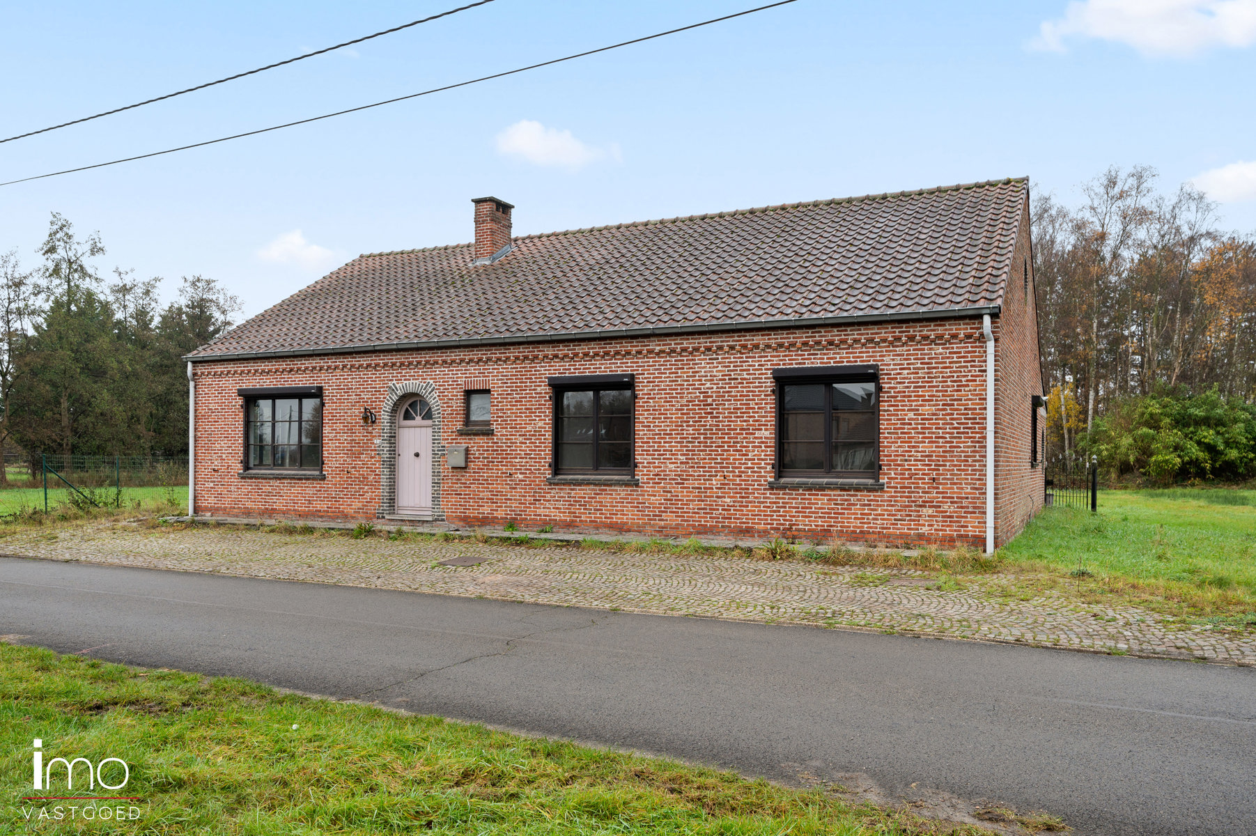 Vrijstaande niet-vergunde woning in agrarisch gebied. - foto 3