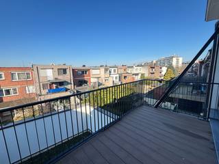 Volledig gerenoveerd en energiezuinig appartement met terras op centrale ligging. Gelegen op wandelafstand van winkels, openbaar vervoer. E-peil:...
