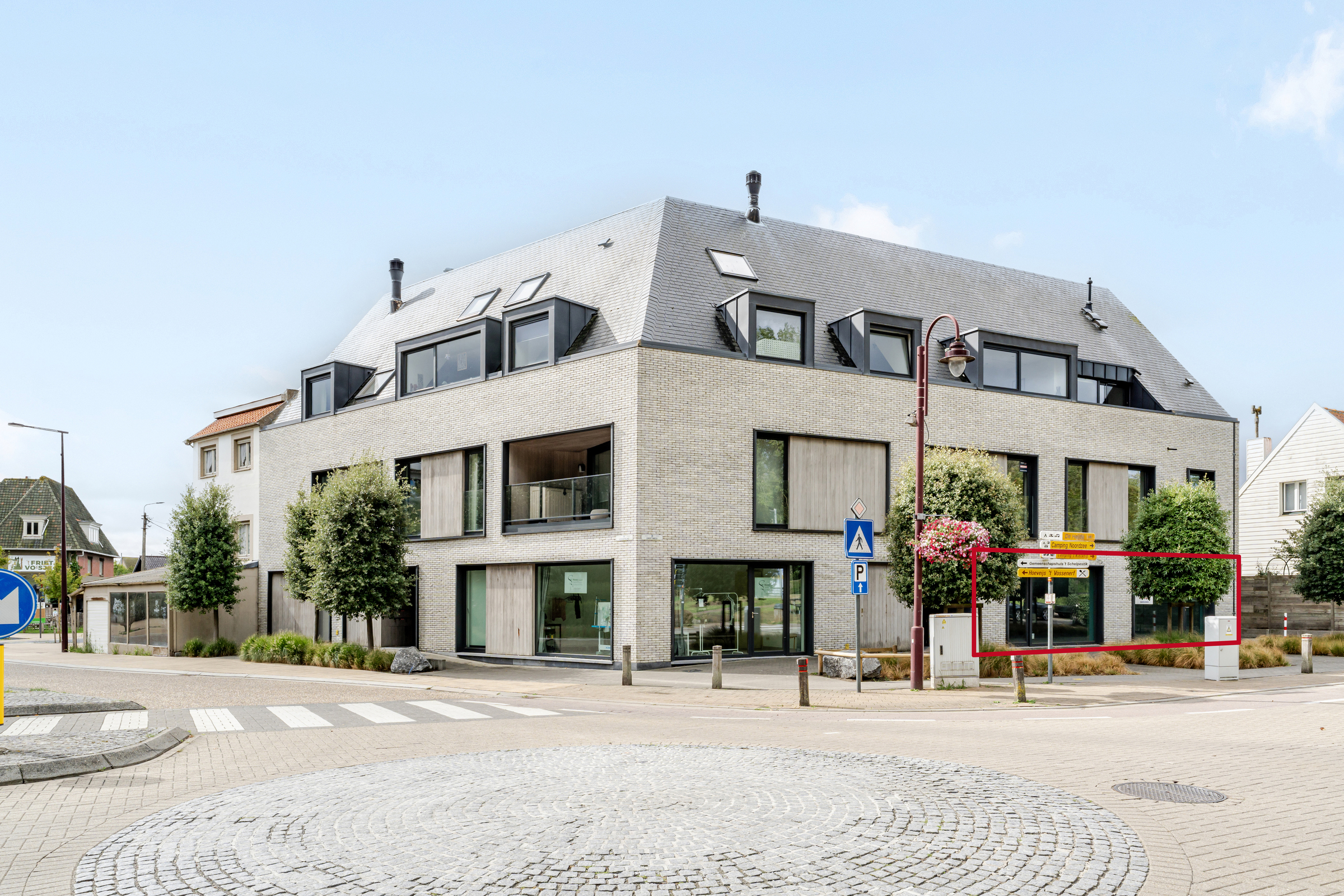 Instapklaar handelspand met garage én parking in De Haan! - foto 5