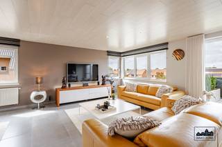 In dit prachtig appartement in het centrum van Sint-Gillis-Waas komen rust, ruimte en licht perfect samen. Dit perfect onderhouden appartement...