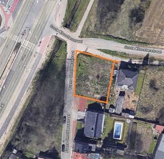 Terrain à bâtir pour Immeuble de bureaux ou hôtel ou entrepôt.Ce lot à bâtir ce situe sur le coin de la Grote Kloosterstraat avec la Frans...