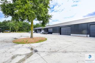 <br /><strong>LAATSTE UNITS! - </strong>Grote Loodsen te huur in het Fort Beernem - 1 unit van 300 m2 - De kleinste oppervlakte om af te nemen in 1 stuk is 300 m2. Deze is voorzien van een automatische sectionale poort met een geïntegreerde deur. Toegang tot het domein is inbegrepen. <br />Loods te huur in industriepark van Beernem. De loods is voorzien van een sectionaal automatische poort met inkomdeur. Het bedrijfspand kan dienst doen als loods, magazijn. Het bedrijfsgebouw voldoet aan alle huidige EPB-voorschriften. De vloer is bekleed met polybeton. Voor de loods zijn er parkeerplaatsen voorzien, alsook groenaanleg. Vlotte bereikbaarheid op minder dan 5 minuten van op- en afrit autosnelweg.<br /><br /><strong>- De huurprijs bedraagt 1250 EUR/maand exclusief BTW. <br /><br /><u>Troeven:</u></strong><br />- Nieuwbouw<br />- Alle schildelen voldoen aan de huidige EPB-norm<br />- Goede ligging <br />- Parkeerplaatsen voorzien <br />- Verlichting<br />- Lavabo &amp; toilet<br />- Dubbel stopcontact <br />- Aansluiting drijfkracht<br />- 70 m3 regenwater/jaar<br />- 1500 kWh/jaar<br /><br /><u><strong>L</strong></u><u><strong>igging:</strong></u><br />- goede bereikbaarheid <br />- slechts 2,5 km van op- en afrit autosnelweg<br />- vlotte verbinding met invalswegen naar Beernem, Knesselare en Aalter<br /> 
<div>
<div><span><span><span><span><span><span><span><span><span><span><span><span><span><span><span><span><span><span><span><span><strong> Wil je een afspraak vastleggen of wens je meer info 050 550 750 of info@perspectiefvastgoed.be</strong></span></span></span></span></span></span></span></span></span></span></span></span></span></span></span></span></span></span></span></span></div>
</div>

<div> </div>