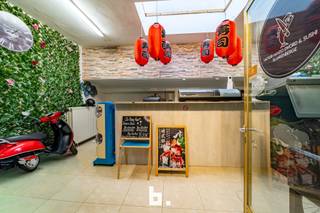 Zeer interessante kans aan zee! Dit handelspand van ca. 35 m² bevindt zich in de galerij op de Zeedijk van Blankenberge, pal tussen het strand,...