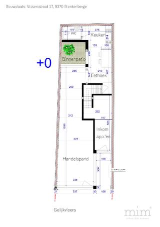 Ontdek dit uitzonderlijke pand in het hart van Blankenberge, ideaal gelegen op minder dan 180 meter van de Zeedijk. Dit gebouw met vijf volwaardige verdiepingen biedt een zee aan mogelijkheden voor wie op zoek is naar een slimme investering of een eigen project aan de kust.<br /><br />Het pand beschikt over een solide structuur en ruime volumes, perfect voor wie een renovatieproject met potentieel zoekt. Dankzij de royale indeling en de verschillende verdiepingen zijn er tal van mogelijkheden om het pand naar eigen smaak en visie te ontwikkelen.<br /><br />Er zijn reeds plannen (met lift) beschikbaar voor de herontwikkeling van het gebouw naar een handelspand op het gelijkvloers met daarboven vier appartementen, wat dit pand bijzonder interessant maakt voor investeerders of projectontwikkelaars.<br />Met zijn uitstekende ligging, ruime opbouw en sterke ontwikkelingsmogelijkheden is dit een unieke opportuniteit in een bruisende kuststad.<br /><br />Mis deze kans niet — het transformatiepotentieel is enorm.<br /><br />Studio's/app circa 60m² elk. <br /><br /><strong>Voor meer info en/of een bezoek, bel mij vandaag nog op 0472/50.08.58 - Mohamed</strong>