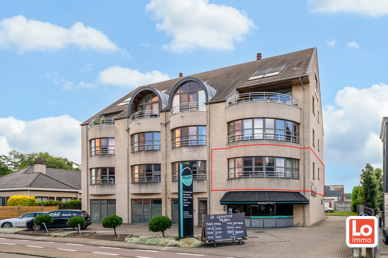 VERKOCHT! Ruim en gezellig appartement met garage in het centrum Lochristi! - foto 1