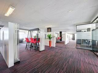 Vous recherchez un espace de bureau ou un bureau flexible ? Ces espaces à louer sont situés au 8ème étage de l'adresse suivante : Franklin...