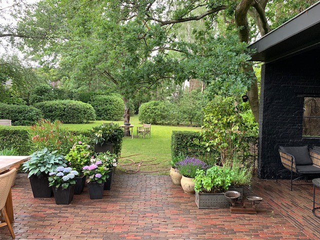 Instapklare en zeer centraal gelegen (deels gemeubelde) ruime herenwoning op 1498m2 met 5 SLK, garage & parktuin - foto 2