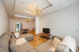 Ruime woning met 4 slpk en een tuin in Wommelgem! Gelegen vlakbij het Fort van Wommelgem en het Wijnegem Shopping Center. Ideaal gelegen vlakbij alle...