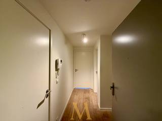 Gelegen op de vierde verdieping van een hedendaags en verzorgd gebouw biedt dit ruime, instapklare appartement een uitzonderlijke woonervaring met...