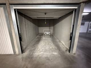 Makkelijk toegankelijke garage in het centrum van Knokke, nabij de Lippenslaan en de Dumortierlaan. Verdieping: -3...