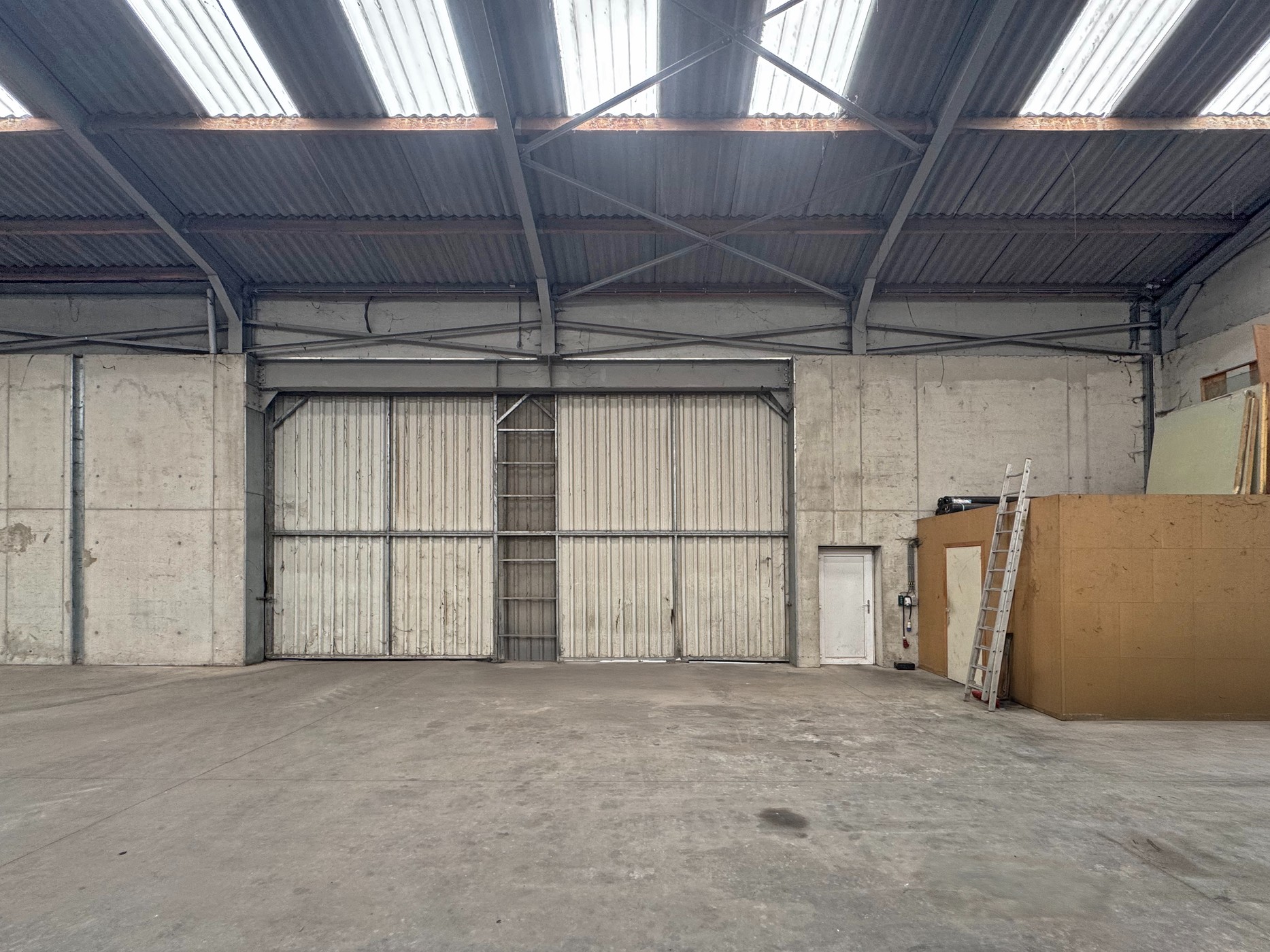 Te huur: Ruim magazijn van 722 m² in Waarschoot – Toplocatie met vlotte bereikbaarheid - photo 5