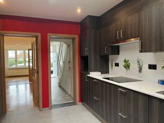 <p><span>Instapklare rijwoning met 2 slaapkamers en dressing te Wilrijk - Bist.</span></p><p><span> </span></p><p><span>Zeer goed gelegen rijwoning, nabij centrum Bist. Rustige straat, heel goed gelegen voor woon-werkverkeer.</span></p><p><span> </span></p><p><span>Gelijkvloers: inkomhal, living, aparte keuken en grote badkamer</span></p><p><span>Verdiep 1: twee slaapkamers + aparte dressing</span></p><p><span>Kelder: woning is volledig onderkelderd (droog)</span></p><p><span> </span></p><p><span>+ overal elektrische rolluiken</span></p><p><span>+ overal dubbele beglazing</span></p><p><span>+ vernieuwde keuken en badkamer</span></p><p><span>+ grote droge kelder</span></p><p><span> </span></p>