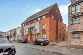 Centraal gelegen (dokters)praktijkruimte die kan omgevormd worden tot een 2-slaapkamerappartement.Ideaal voor een vrij beroep of combinatie...