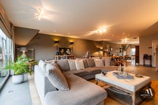 Met een bewoonbare oppervlakte van maar liefst 244m² is deze penthouse uitzonderlijk in de ruime regio. Lichtrijk, energiezuinig en zeer groot -...