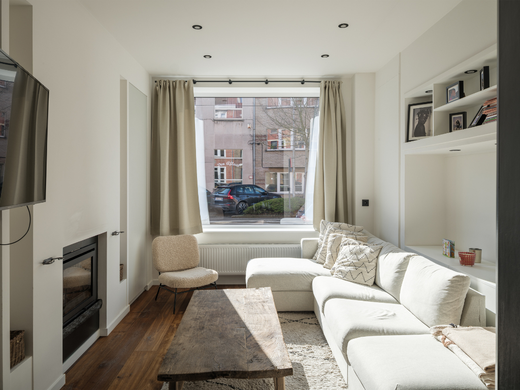 Instapklare en smaakvol gerenoveerde woning (3 slaapkamers – 2 badkamers) met tuin nabij het Paul de Smet de Naeyerpark. - photo 3