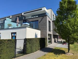 Modern en stijlvol hoek-appartement met hoogwaardige afwerking, waar comfort en design perfect samenkomen.Bij het betreden van het appartement word...