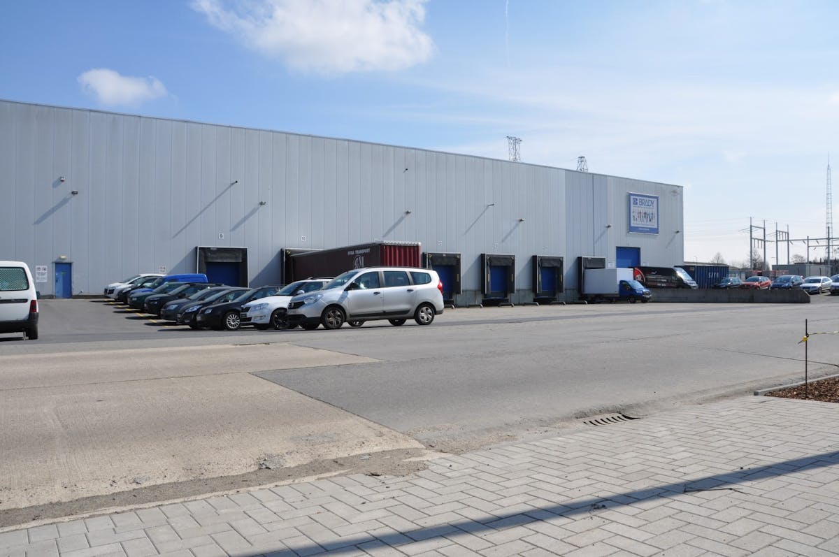 Entrepôt (12 317 m²) à louer à la sortie E17 à Zele - photo 2