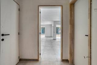 Zonnepanelen en uitstekende isolatieGrote bewoonbare oppervlakte van 280 m²Wachtleidingen voor screens in de SlaapkamerZonneluifel...