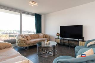<p><span>BERCHEM | INSTAPKLAAR APPARTEMENT MET DRIE SLAAPKAMERS EN TERRAS MET VERZICHT GELEGEN IN VERZORGD GEBOUW MET LIFT | EPC B |</span></p><p><span>Indeling als volgt: inkomhal met plaats voor wasmachine en droogkast - ruime woonkamer (28m²) - moderne basis keuken - badkamer met inloopdouche en lavabomeubel - apart toilet - 3 slaapkamers (9m², 10,5m² en 20 m²).</span></p><p><span>Het appartement is zeer gunstig gelegen nabij Te Boelaerpark, leuke koffiebars, winkels (Delhaize en Aldi), scholen, openbaar vervoer en nabij alle grote invalswegen.</span></p><p><span> </span></p><p><span>Grote troeven:</span></p><ul><li><span>Elektriciteit conform</span></li><li><span>EPC-B</span></li><li><span>3 slaapkamers</span></li><li><span>Centrale ligging</span></li><li><span>Sportfaciliteiten vlakbij</span></li><li><span>Te Boelaerpark op wandelafstand</span></li><li><span>Renovatie 2022</span></li></ul>