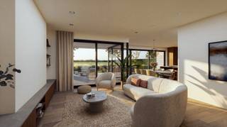 Exclusieve nieuwbouwvilla met 5 slaapkamers en fenomenale open zichten landelijk gelegen in het pittoreske RAMSKAPELLE op fietsafstand van het centrum van Knokke.<br /><br />Deze prachtige alleenstaande nieuwbouwvilla geniet van een rustige en residentiële ligging in het landelijke Ramskapelle, op korte afstand van het centrum van Knokke. Gelegen op een perceel van ca. 660 m² combineert deze eigendom hedendaags wooncomfort met een aangename woonomgeving en mooie vergezichten over de omliggende velden.<br /><br />De woning verwelkomt u via een ruime inkomhal met vestiaire en gastentoilet. De lichtrijke leefruimte omvat een gezellige zithoek, een royale eetplaats en een open keuken, die samen een harmonieuze leefomgeving creëren. Aansluitend bevindt zich een aparte bureauruimte, ideaal voor thuiswerk of als polyvalente ruimte. Dankzij de grote raampartijen geniet u van een optimale connectie met het terras en de tuin, waar u in alle rust kunt genieten van het groene uitzicht en de avondzon.<br /><br />Verder beschikt het gelijkvloers over een praktische berging en een inpandige garage.<br /><br />Op de eerste verdieping zijn er vier ruime slaapkamers en twee badkamers. De master bedroom beschikt over een dressing en een ensuite badkamer, wat zorgt voor extra comfort en privacy.<br /><br />De tweede verdieping biedt een bijkomende ruime vijfde slaapkamer met eigen badkamer, ideaal als gastensuite, tienerkamer of hobbyruimte.<br /><br />De villa wordt afgewerkt met kwalitatieve materialen volgens lastenboek en voldoet aan de hedendaagse normen op vlak van energiezuinigheid, comfort en duurzaamheid.<br /><br />Plannen en lastenboek zijn beschikbaar op aanvraag.<br /><br />Een uitzonderlijke opportuniteit voor wie op zoek is naar een stijlvolle nieuwbouwvilla op een rustige locatie, met een uitstekende bereikbaarheid en vlakbij het bruisende Knokke.