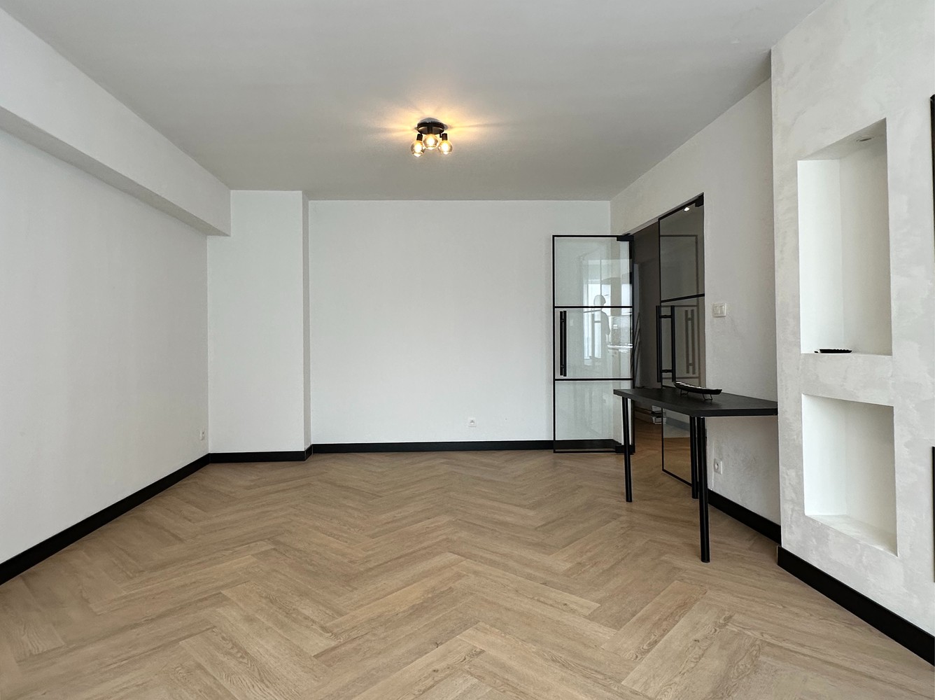 Stijlvol gerenoveerd appartement met 2 slaapkamers op centrale ligging - foto 5