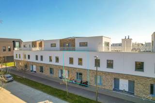 Cette maison récente et prête à emménager (année de construction 2024) est disponible pour 1 550 € par mois, incluant deux places de parking et...