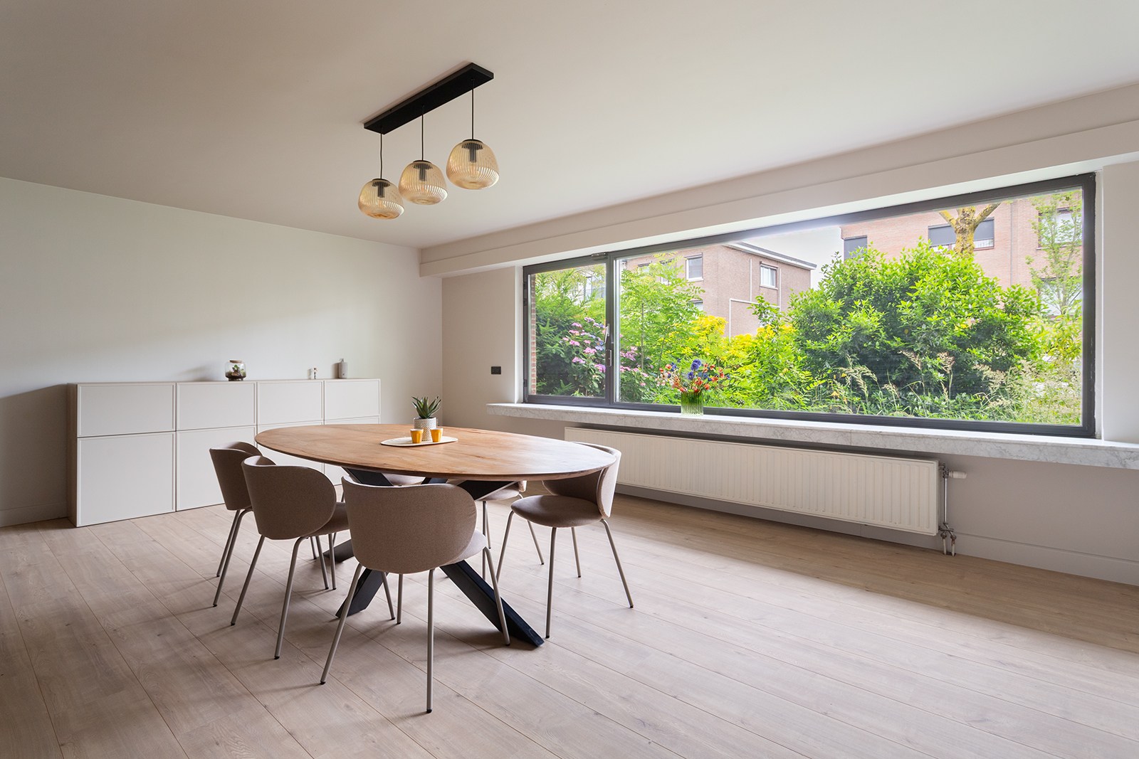 Ruim, gerenoveerd gelijkvloersappartement met garagebox! - foto 5