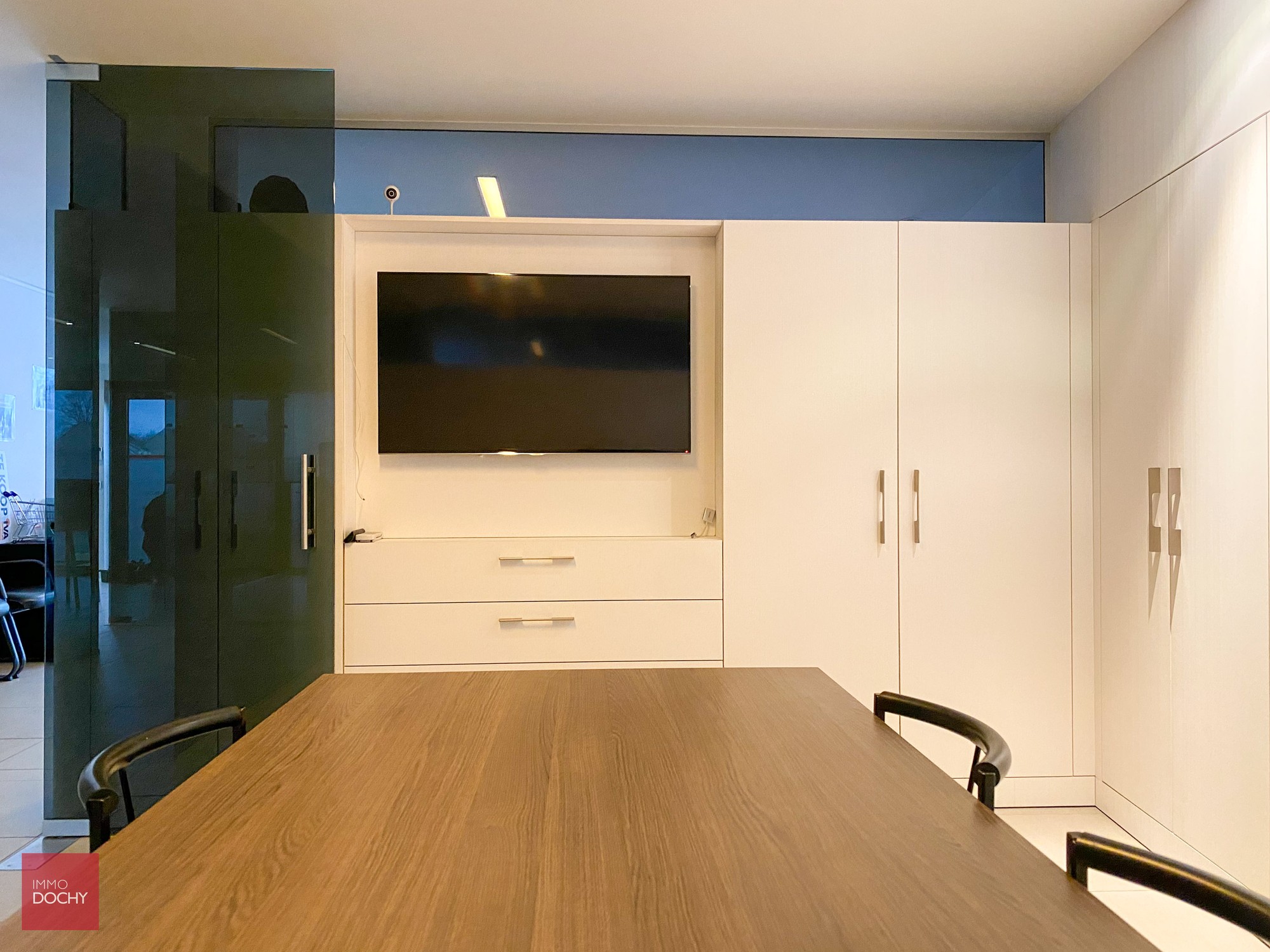 Heel goed gelegen handelspand / instapklare kantoren met private parking | Beverestraat - foto 4