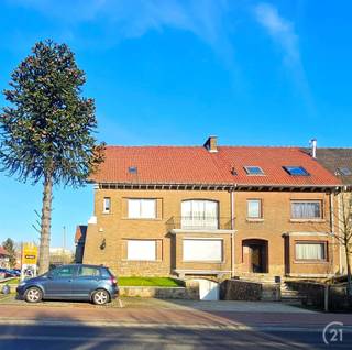 Doe een bod vanaf 499 000 EUROntdek deze prachtige 3-gevelwoning in Groot-Bijgaarden, volledig gerenoveerd in 2021: driedubbele beglazing op...