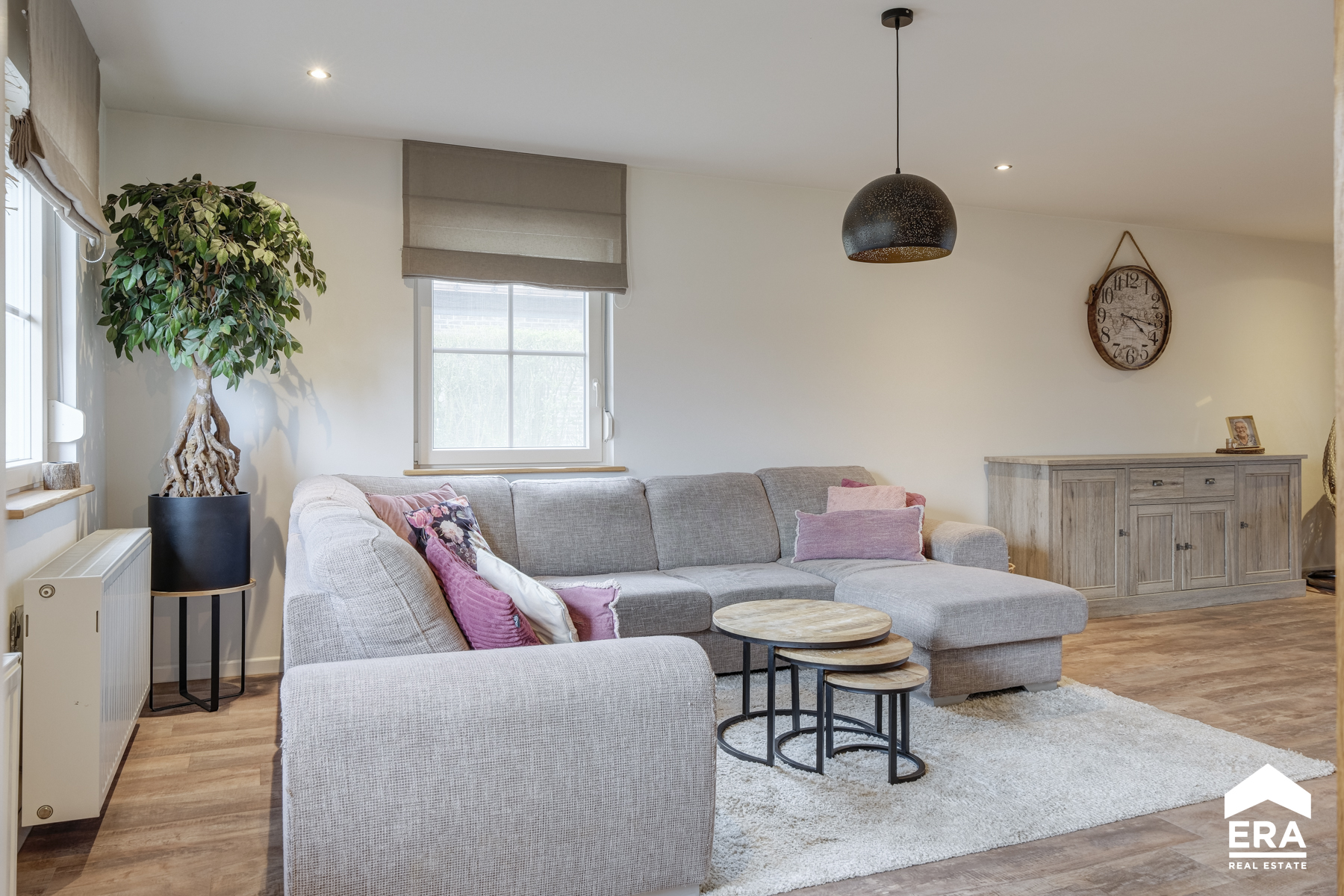 Gerenoveerde gezinswoning met 4 slaapkamers en 2 badkamers - foto 3