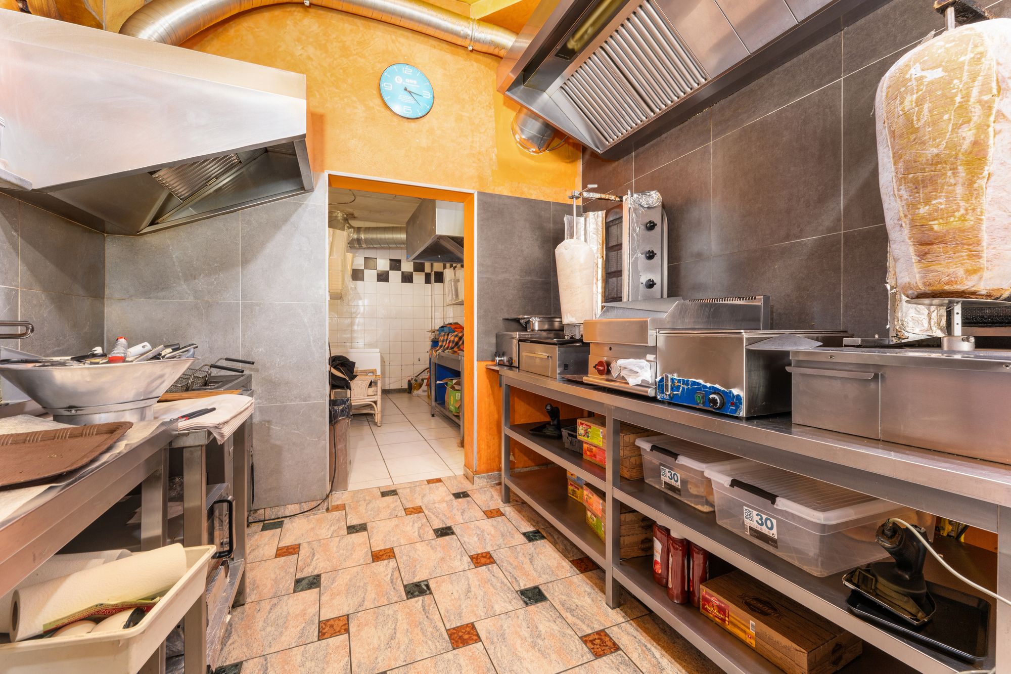 Commercieel gelegen handelszaak met bijhorende woonst te Blankenberge - foto 4