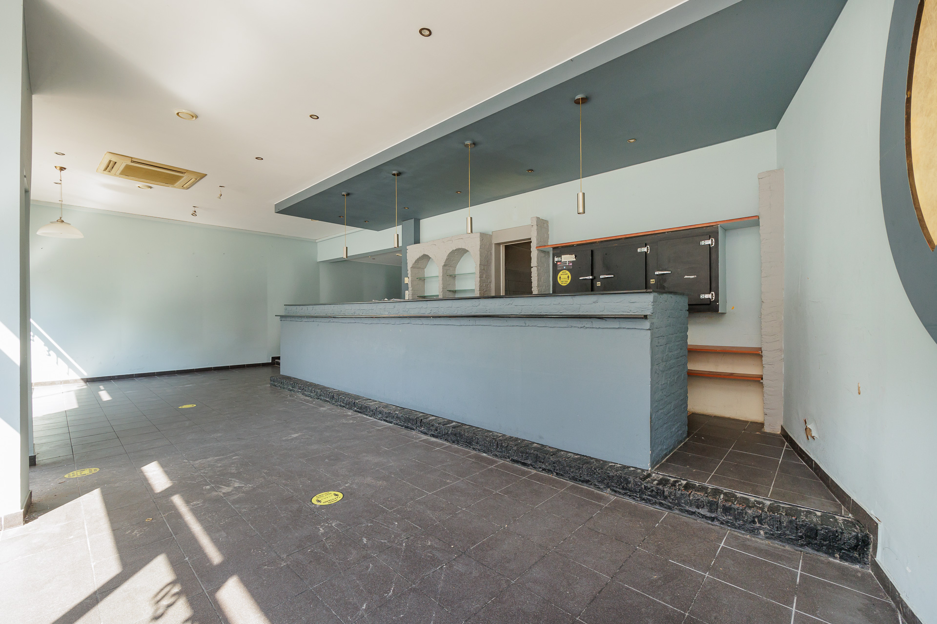 Te renoveren halfopen bebouwing: handel &amp; appartement - foto 4