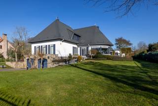 Bent u op zoek naar uw karaktervolle droomvilla, dan is dit uw kans! ‘De Rotonde’ werd gebouwd in 1977 en ligt op dé toplocatie in Berlare.Het...