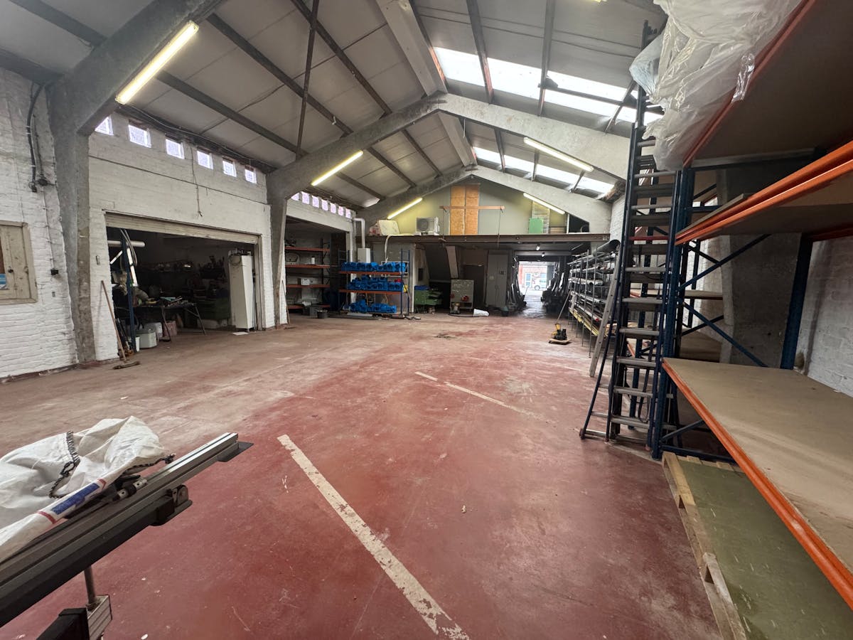 Te huur: Praktische opslagruimte (250m²) in Oostende - foto 5