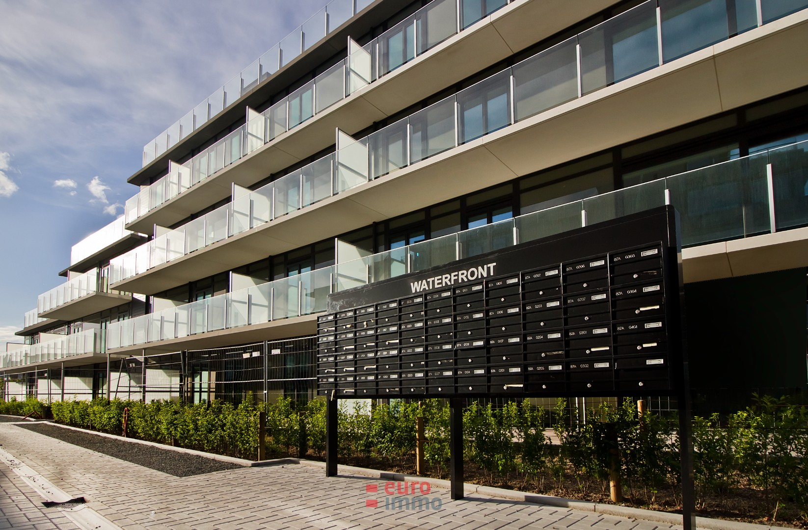 Ruime garagebox langs de waterlijn van Nieuwpoort-Stad! - foto 1