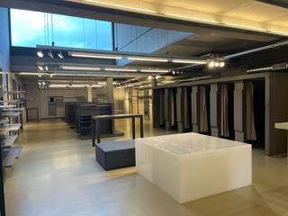 NIEUW : <strong>Deel van handelsruimte te huur. </strong><br /><em><strong>Handelspand kan dienen als winkel, kantoorruimte, ruimte ifv dienstensector of louter als opslagruimte...</strong></em><br />*handelsruimte met opp van +/- 210m² (volledig gelijkvloers)<br />*aparte inkom <br />*centrum Meerhout en goede zichtbaarheid via vitrine<br />*achteraan parking voor cliënteel<br /><br /><strong>Invulling en inrichting zijn bespreekbaar met eigenaar.</strong><br />Interesse ?<br />Maak vandaag nog uw afspraak.<br />