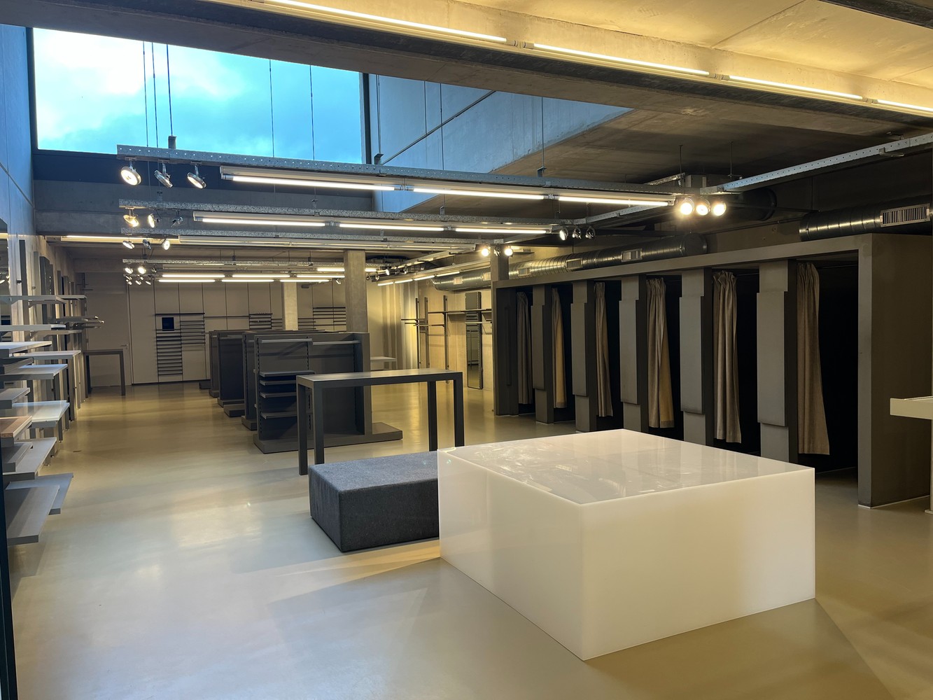 Nieuw : Handelspand (GLVL)  met achteraan gebouw privé parking - foto 2