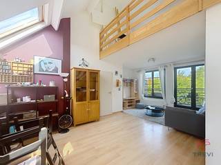 EVERE, in een rustige en residentiële buurt, dicht bij het gemeentehuis, bevindt zich dit ongemeubileerde duplexappartement met 2 slaapkamers en...