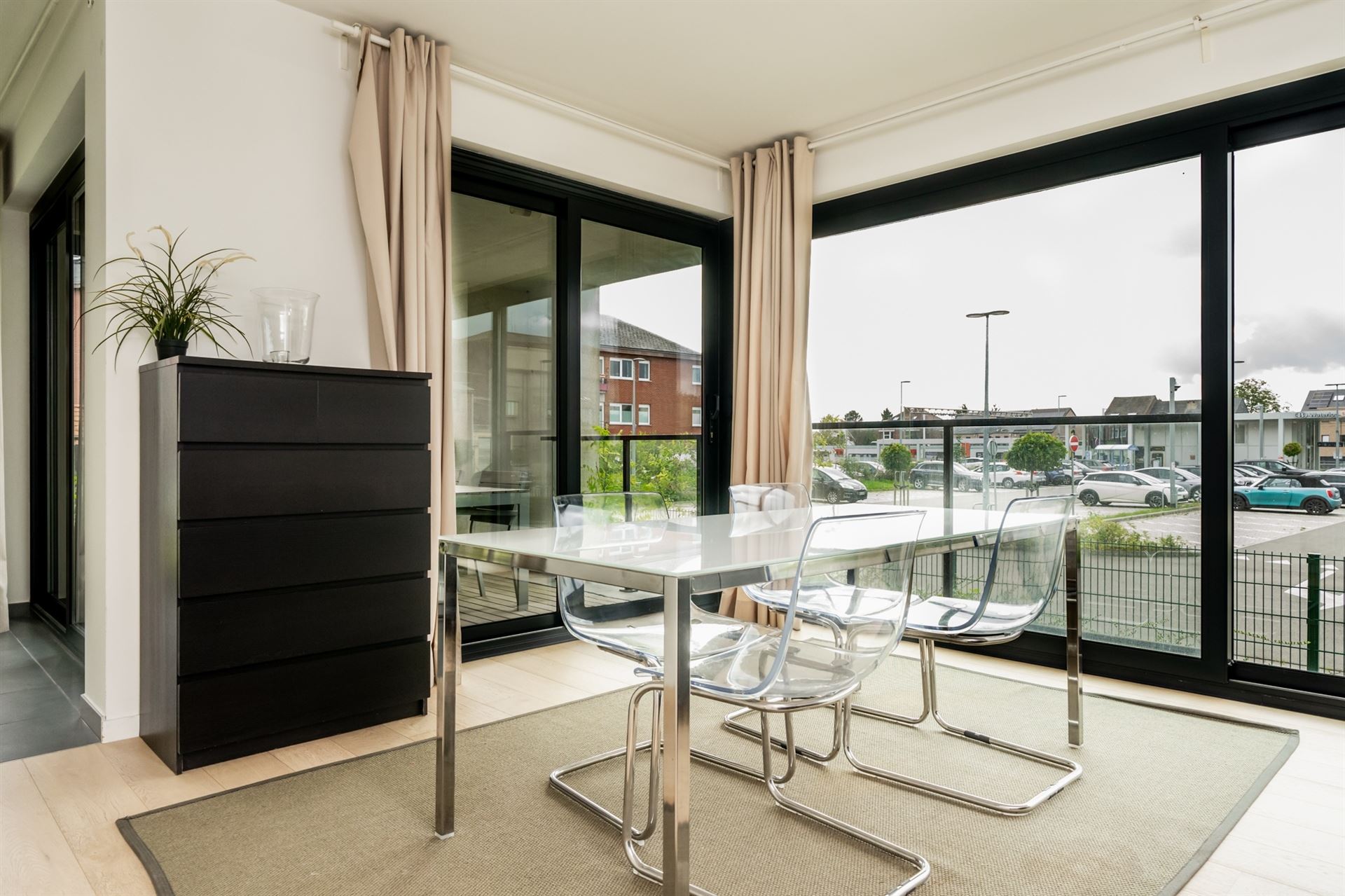 Appartement spacieux et lumineux, meublé, avec terrasse – Emplacement stratégique à Waterloo - photo 5